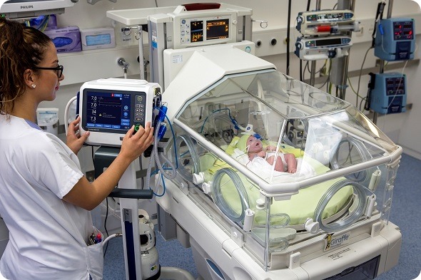 HAMILTON-C1 with nurse