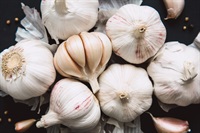 Sulfur-Rich Foods for Longevity: How Garlic and Cruciferous Vegetables Support Cellular Repair