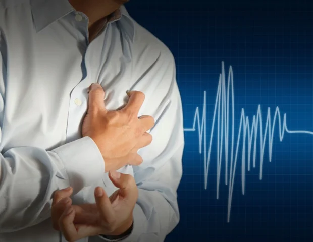 Heart attack patients with gradual symptom onset take longer to call emergency