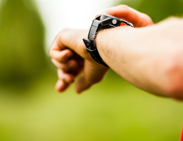 Wearable fitness devices can improve public health efforts to control COVID-19