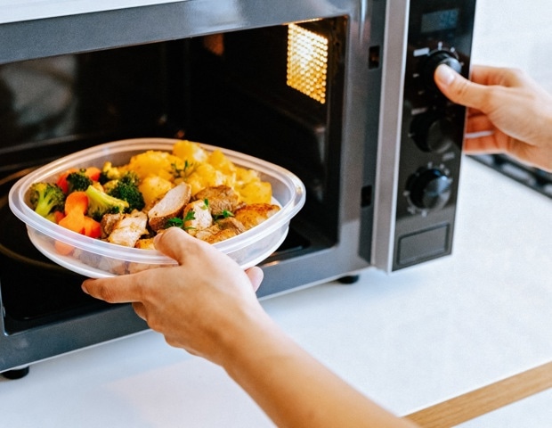 Does Microwave Cooking Destroy Nutrients? What Science Shows