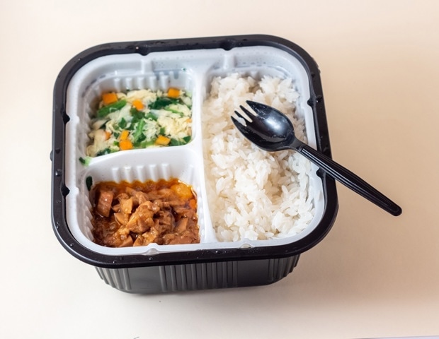 How Self-Heating Food Packaging Heats Meals Without External Power
