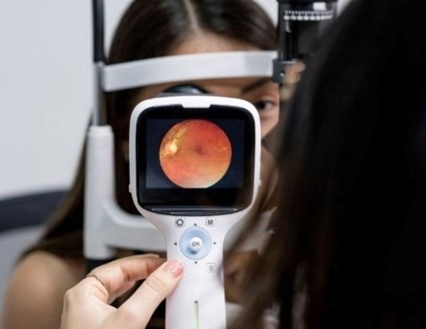Medical lenses for early eye disease detection