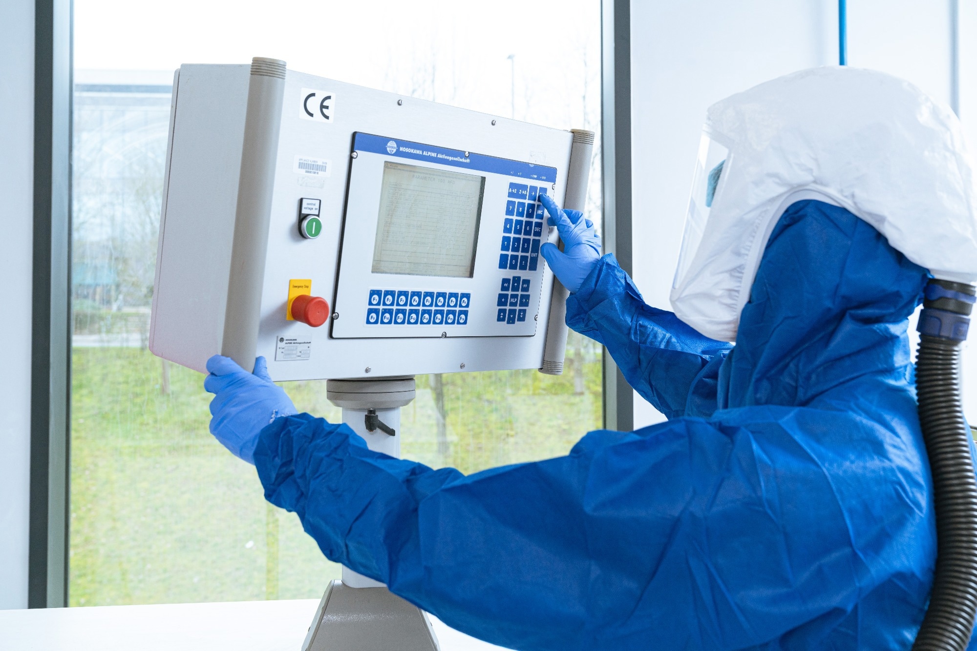 Pharmaceutical powder processing outsourcing