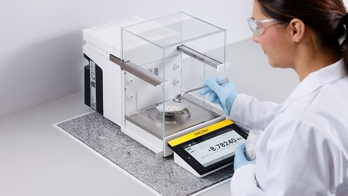 Female scientist using the Cubis® III suite