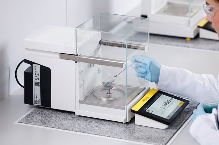 Female scientist using the Cubis® III suite