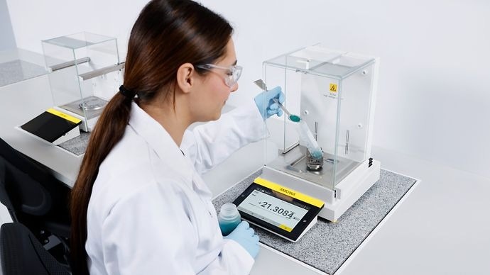 Female scientist using the Cubis® III suite