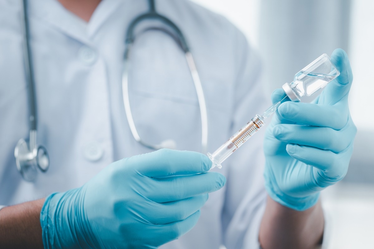 Study: BNT162b2 Effectiveness and Durability Against BA.1 and BA.2 Hospital and Emergency Department Admissions in a Large US Health System: A Test-Negative Design. Image Credit: LookerStudio/Shutterstock