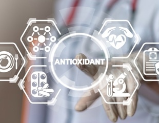 The  role  of  some  important  antioxidants  in  major  clinical  outcomes  of  subjects  with  COVID-19