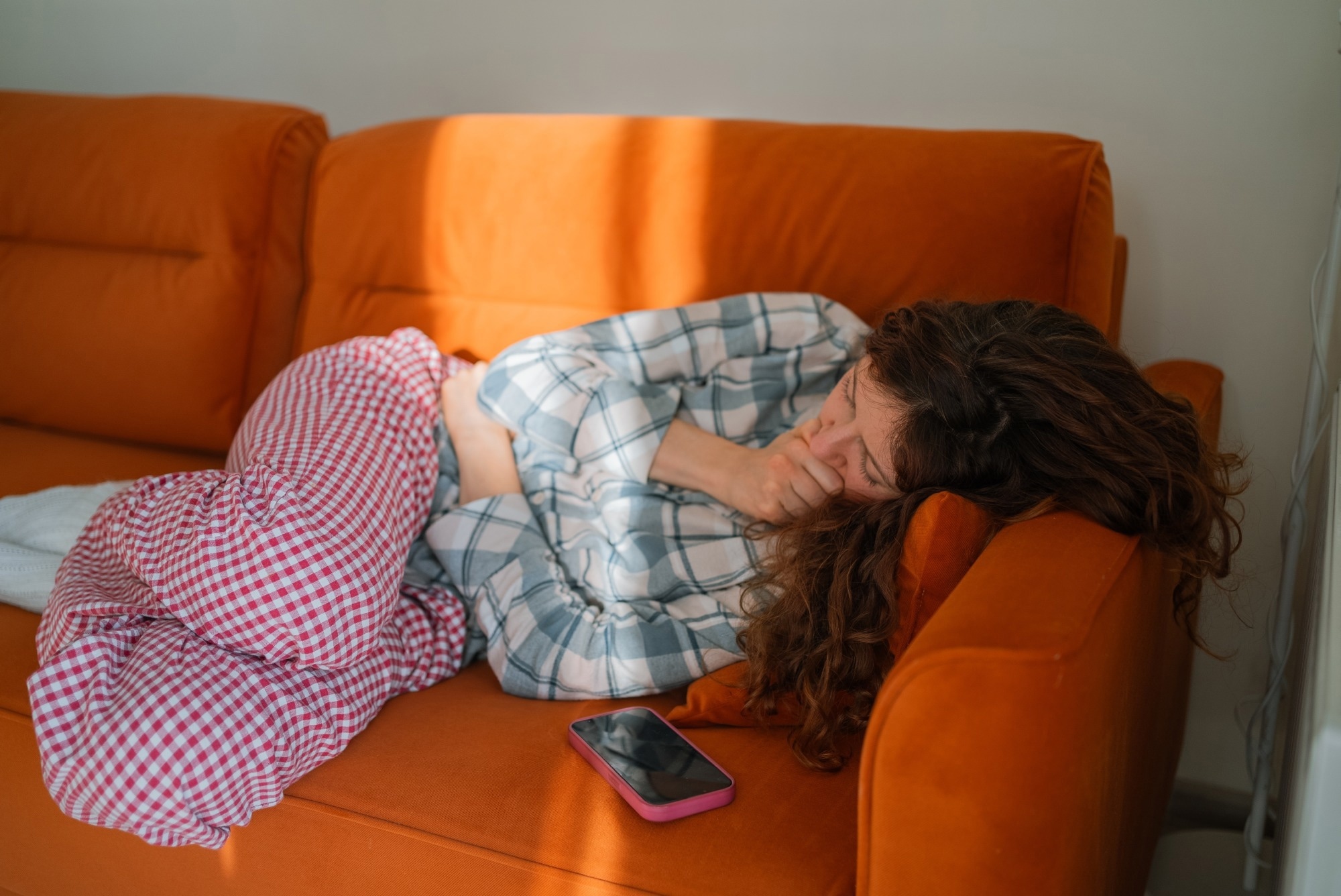 Study: YouTube as a source of (mis)information for morning sickness self-help – A content analysis and literature review of recommendations for nausea and vomiting in pregnancy. Image Credit: Elena Shishkina / Shutterstock