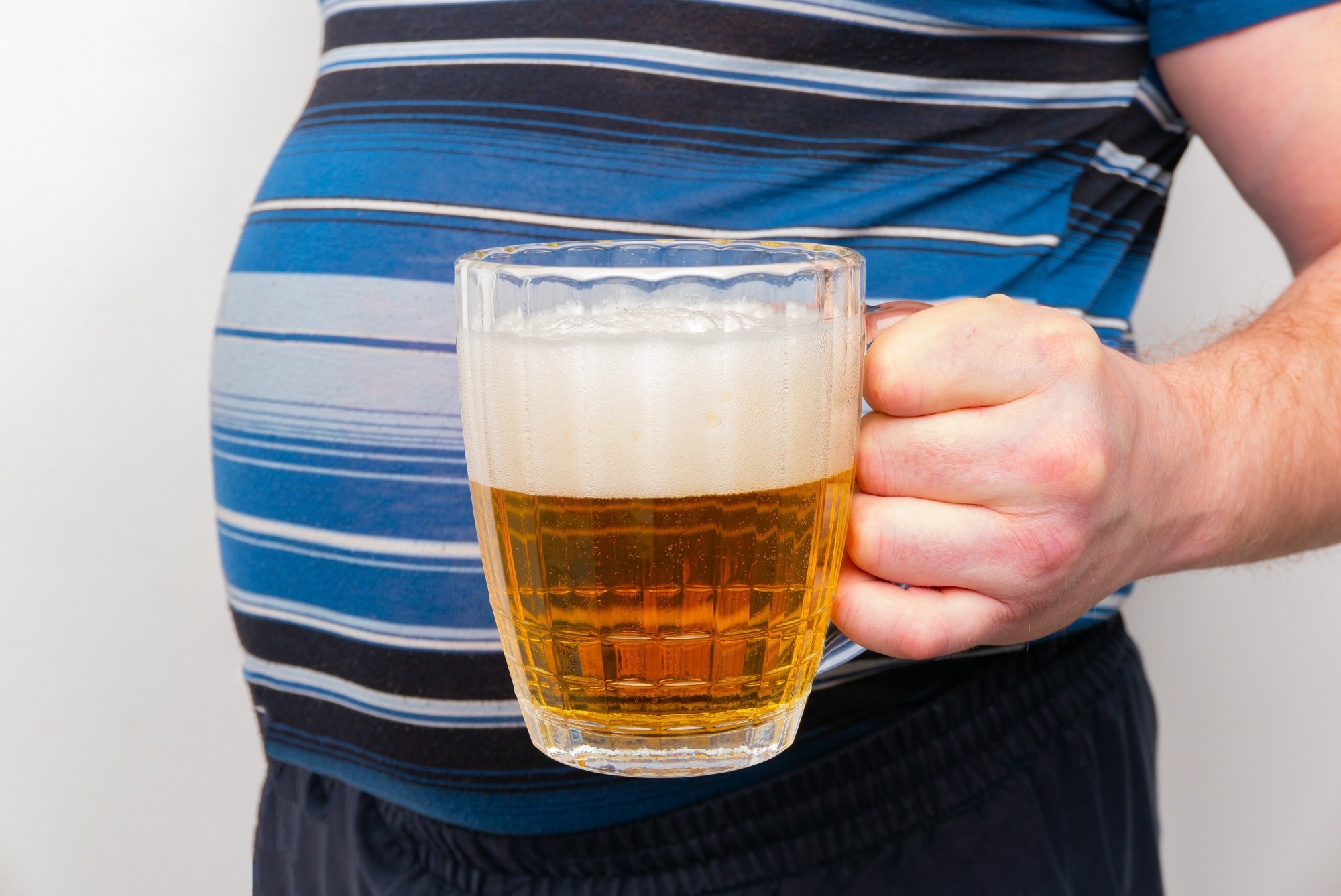Study: Greater visceral fat mass accumulation with high alcohol consumption. Image Credit: Tattoboo / Shutterstock
