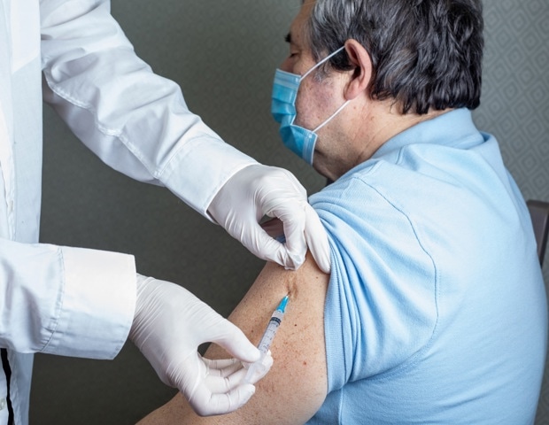 High-dose flu vaccine reduces Alzheimer’s risk in older adults