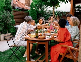 People who eat together report better wellbeing in global study