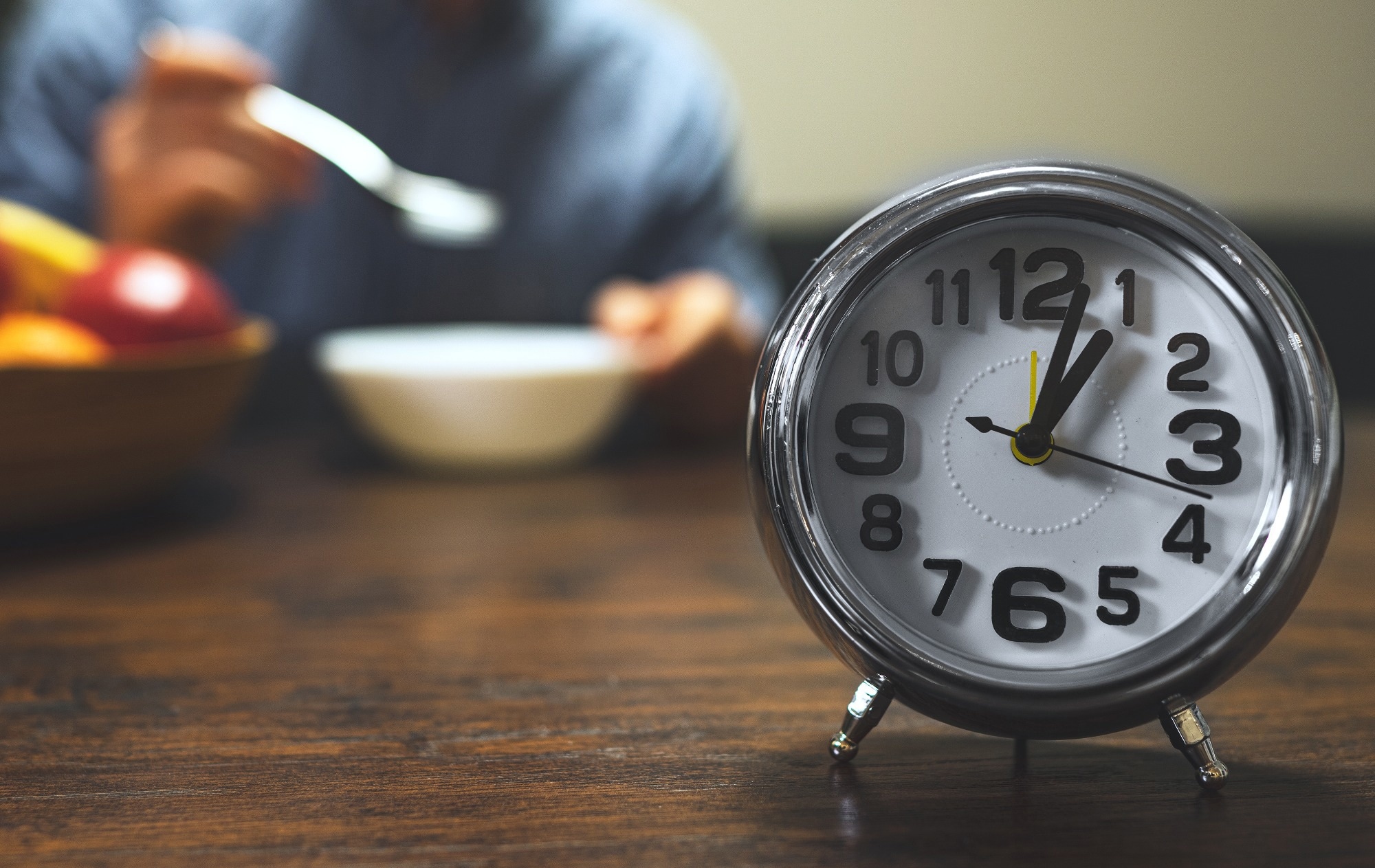 The clock shows one o