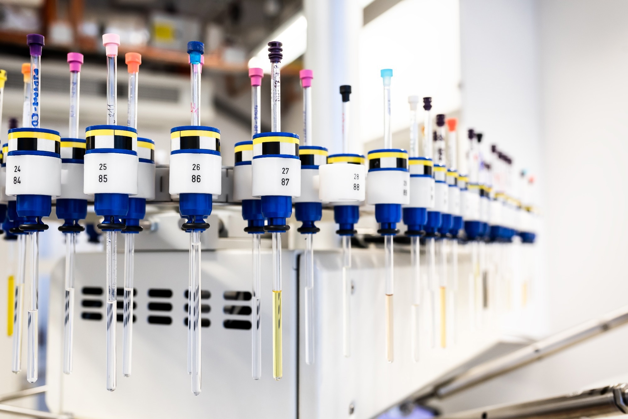 A picture of the autosampler of an NMR spectrometer