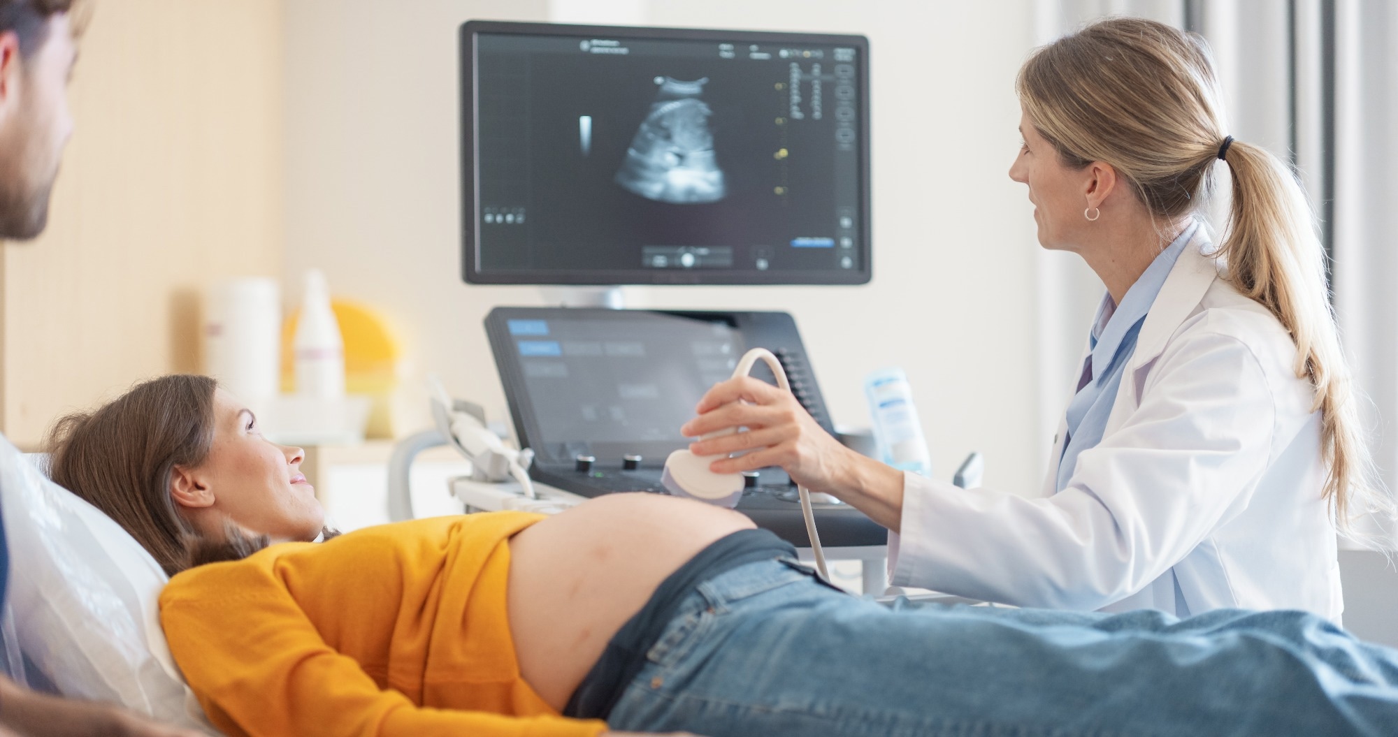 Study: Physician Work Patterns in Pregnancy, Parental Leave, and Return to the Workforce. Image Credit: Gorodenkoff / Shutterstock