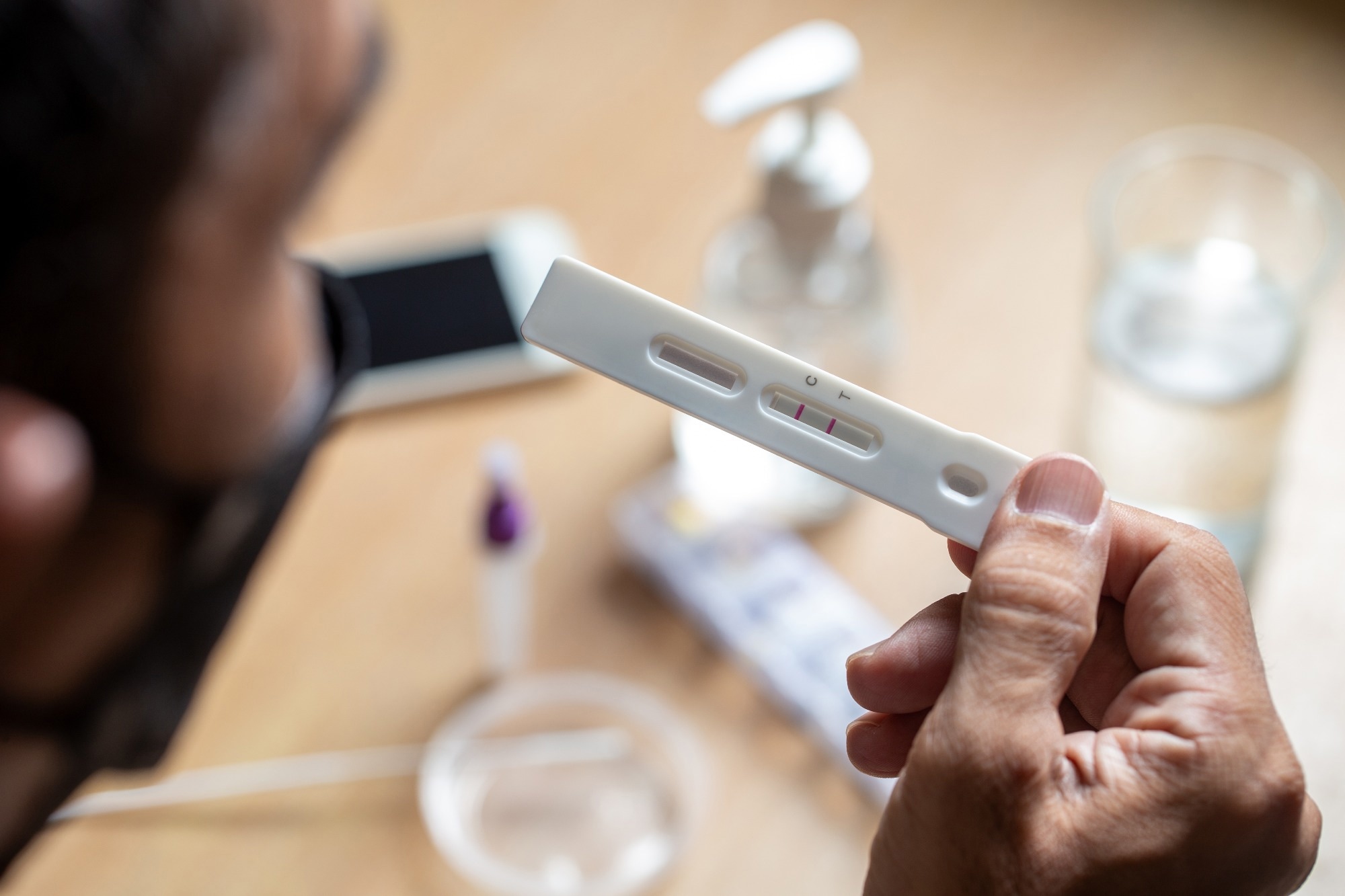 Study: Ensitrelvir for Covid-19 Postexposure Prophylaxis in Household Contacts. Image Credit: Anucha Naisuntorn / Shutterstock