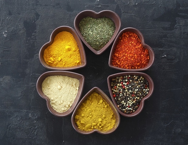 How do everyday spices help protect the heart?