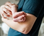 Early skin-to-skin contact helps calm newborns but does not lower bilirubin