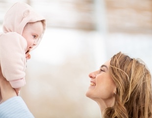Looking babies in the eyes may help them learn