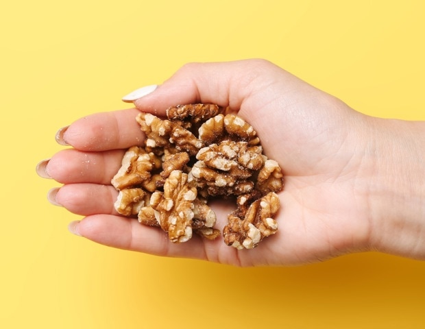 How much do nuts matter for blood pressure? This study points to about a handful a day