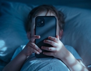 Social media isn’t simply good or bad for young people, and this review shows why