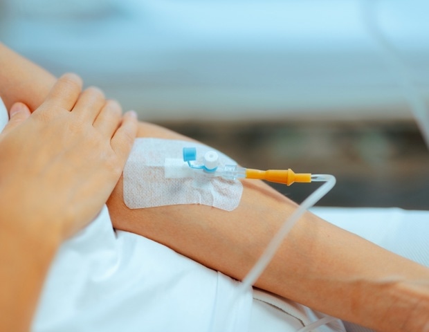 Researchers put olive and fish oil IV nutrition under the microscope