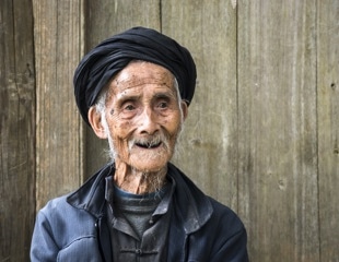 A striking immune cell pattern emerges around a person’s 100th birthday