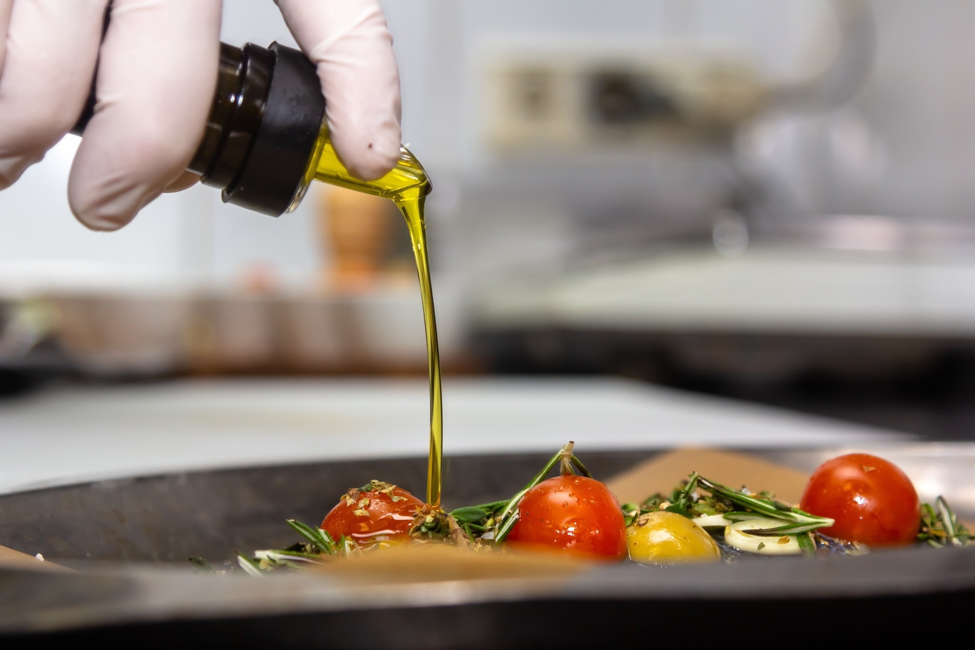 Study: Vegetable-oil preloading modulates postprandial glycemic and insulin responses to a high-glycemic meal in healthy adults. Image Credit: Milanchikov Sergey / Shutterstock