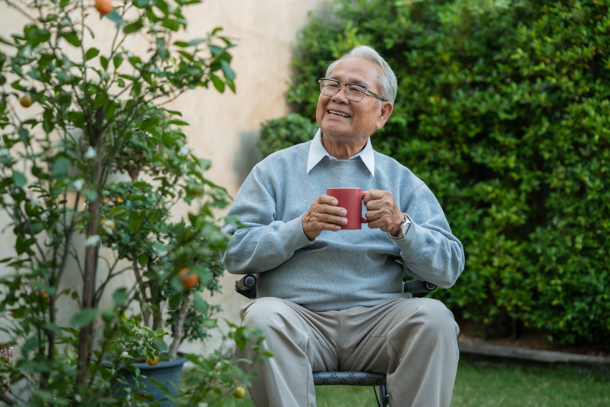 Study: Dispositional mindfulness and neuroticism are associated with age differences in emotional well-being in a U.S. adult lifespan sample. Image Credit: WUT.ANUNAI / Shutterstock