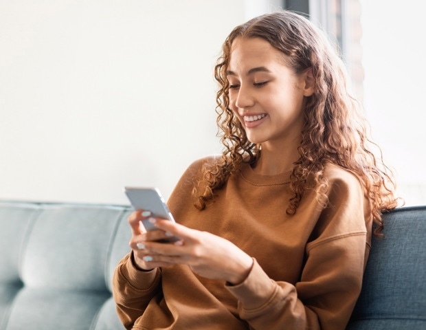 What makes some teens more open in online conversations?