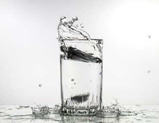 Diet drinks showed no clear weight-loss edge over water after two years