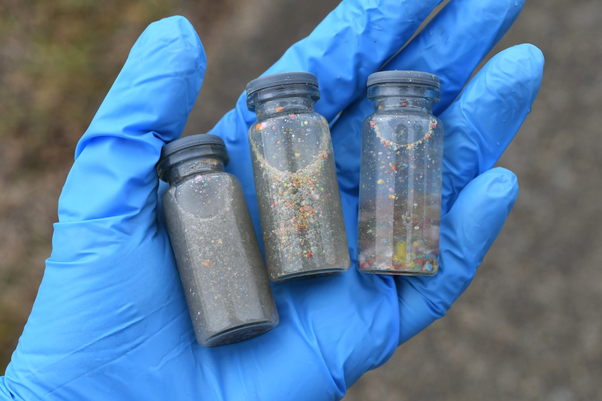 Study: Intrinsic physicochemical activity at microplastic–water interfaces. Image Credit: MargJohnsonVA / Shutterstock