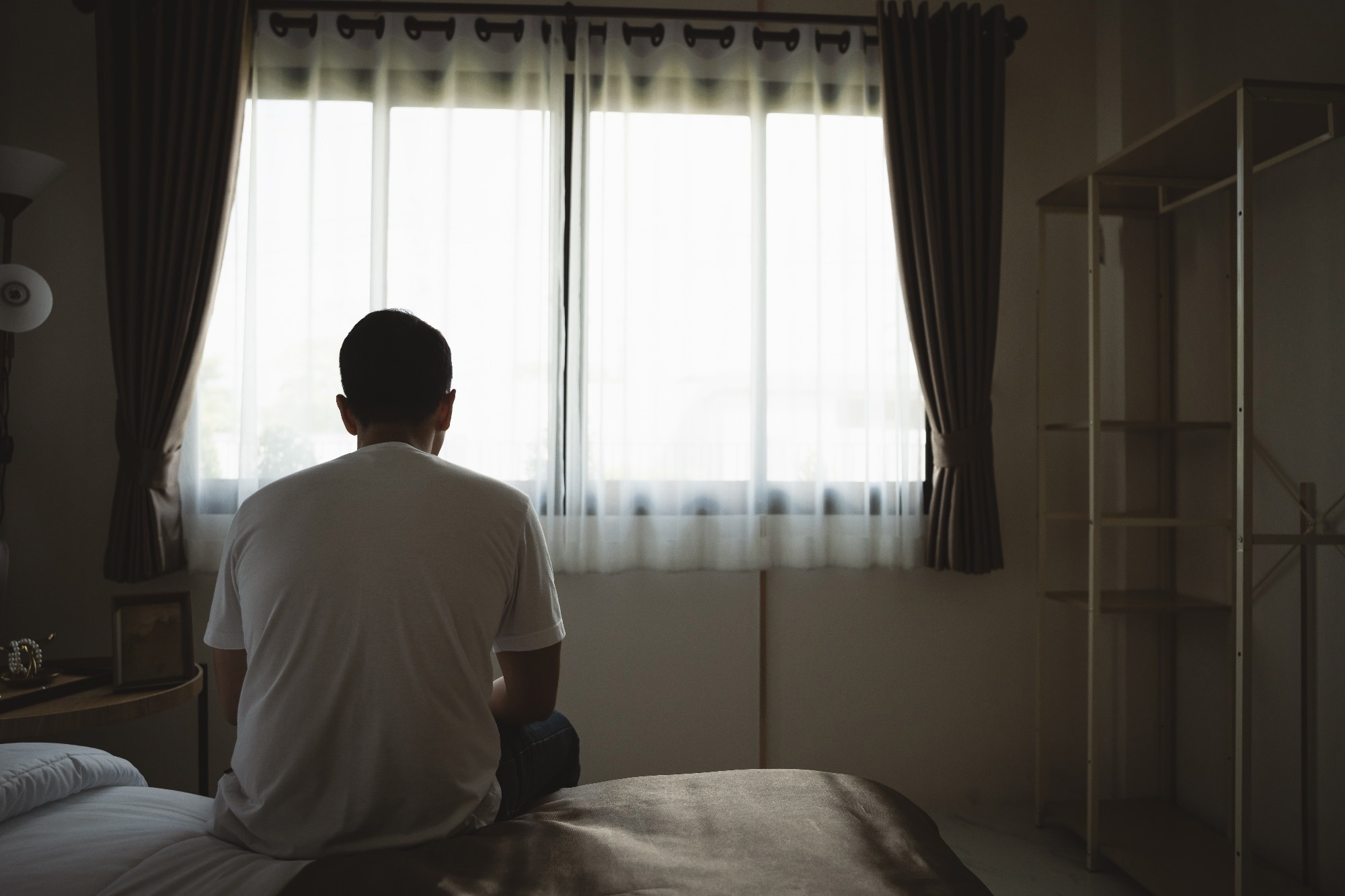 A nine-year study reveals a pattern linking loneliness to heart risk