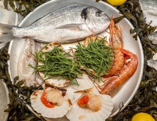 Fish, shellfish or seaweed? A Korean study found striking differences in chemical exposure