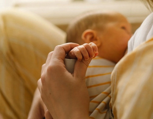 Breastfeeding patterns in India differ between slum and non-slum neighborhoods